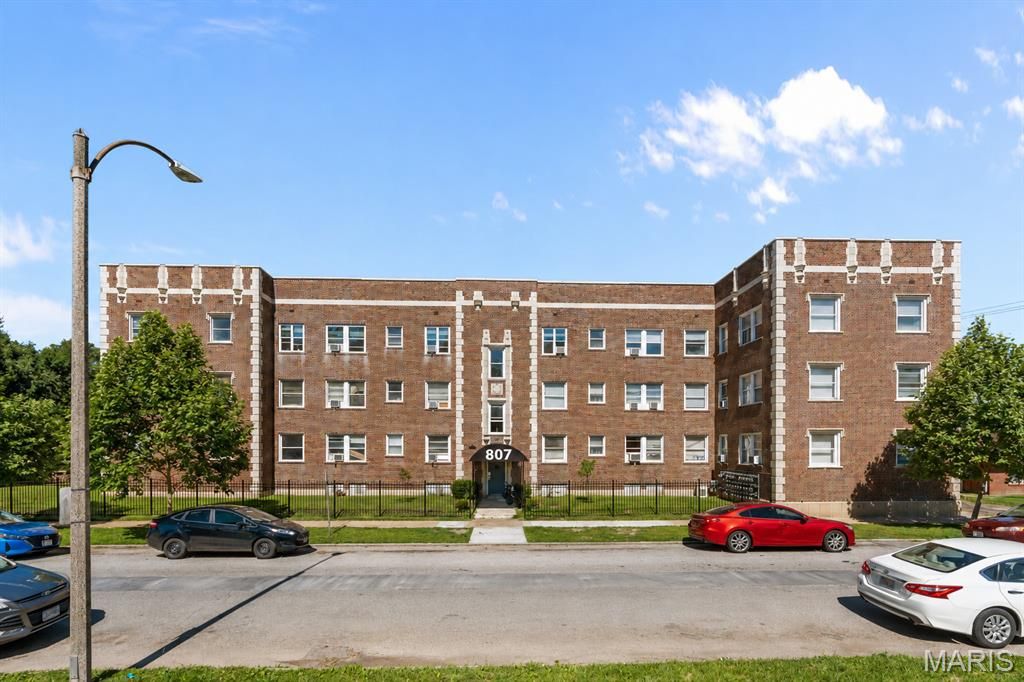 807 Clara Avenue, St Louis, MO 63112