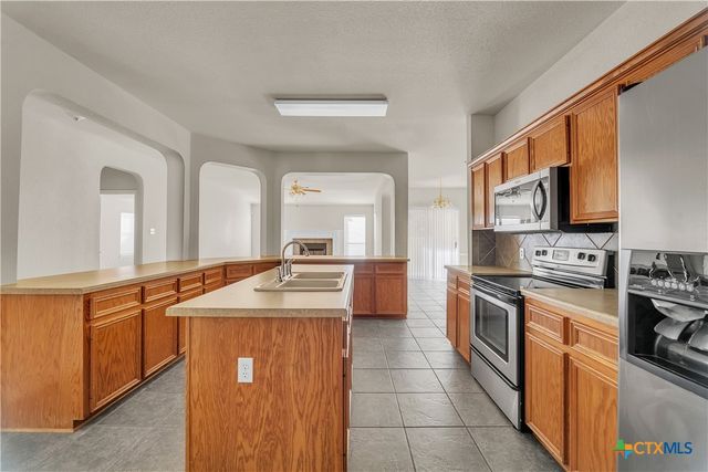 102 Lone Shadow Drive, Harker Heights, TX 76548