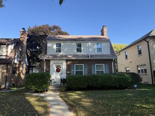 5324 N Shoreland AVENUE, Whitefish Bay, WI 53217