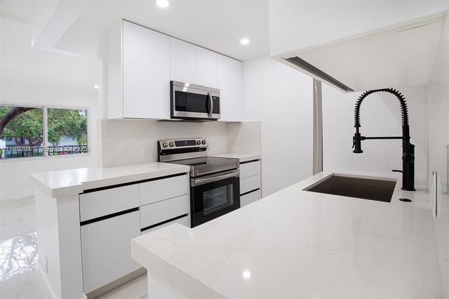 13250 SW 7th Court 204L, Pembroke Pines, FL 33027