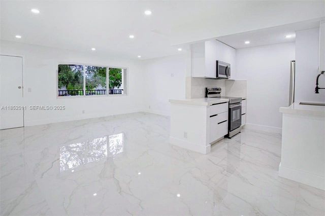 13250 SW 7th Court 204L, Pembroke Pines, FL 33027