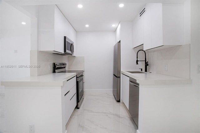 13250 SW 7th Court 204L, Pembroke Pines, FL 33027