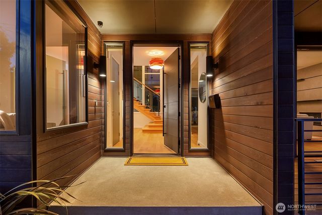 2524 30th Avenue W, Seattle, WA 98199