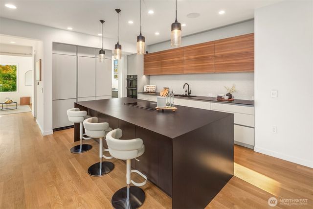 2524 30th Avenue W, Seattle, WA 98199