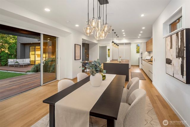 2524 30th Avenue W, Seattle, WA 98199
