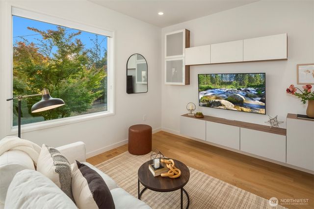 2524 30th Avenue W, Seattle, WA 98199