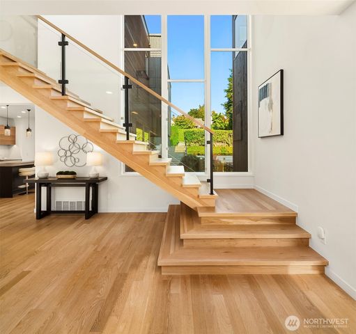 2524 30th Avenue W, Seattle, WA 98199