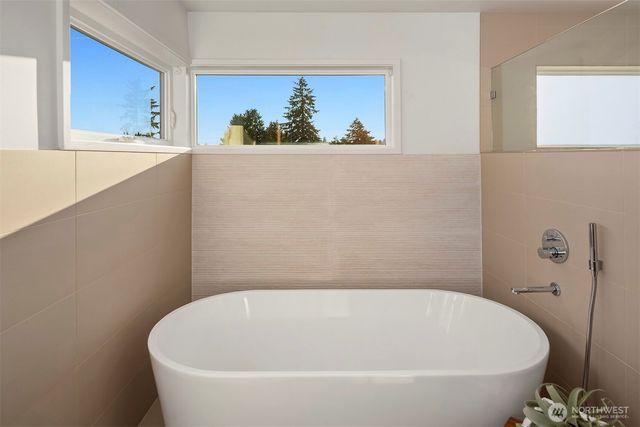 2524 30th Avenue W, Seattle, WA 98199