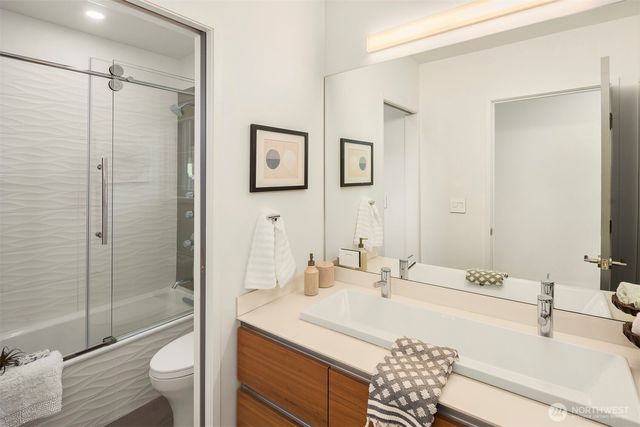 2524 30th Avenue W, Seattle, WA 98199