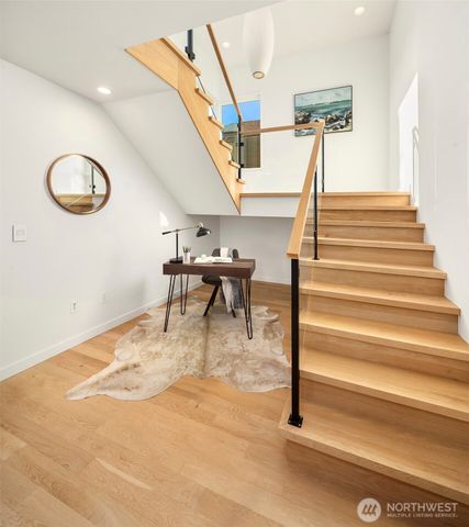 2524 30th Avenue W, Seattle, WA 98199