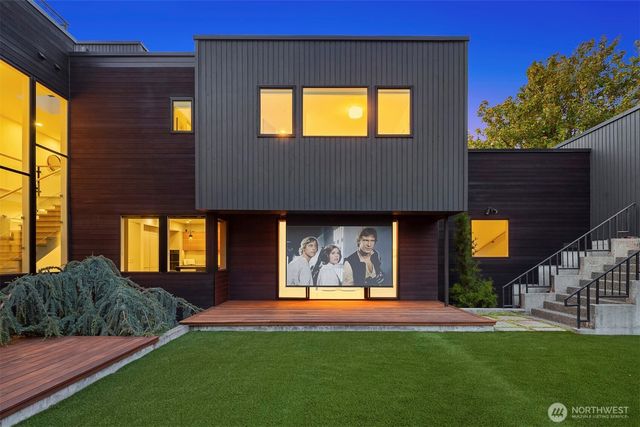 2524 30th Avenue W, Seattle, WA 98199