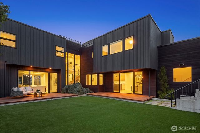 2524 30th Avenue W, Seattle, WA 98199