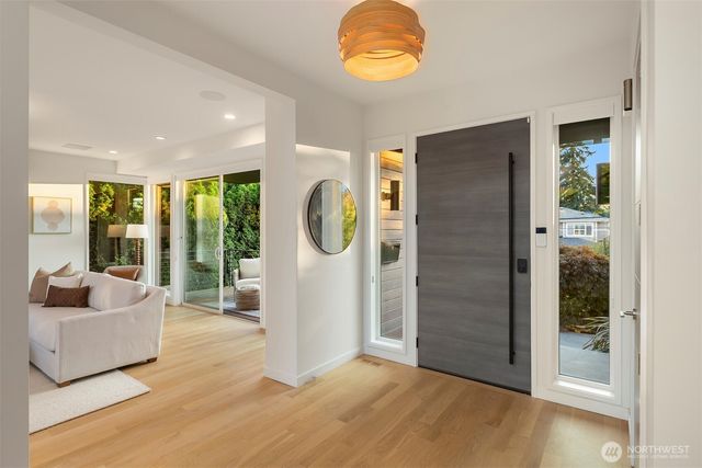 2524 30th Avenue W, Seattle, WA 98199