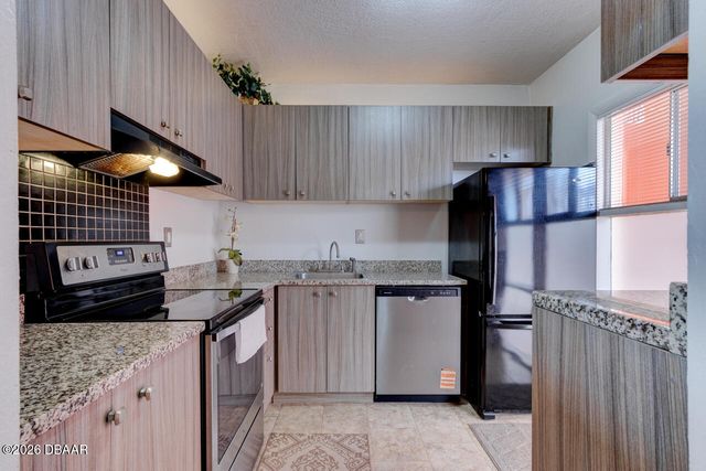 721 S Beach St Apt 210A, Daytona Beach, FL 32114