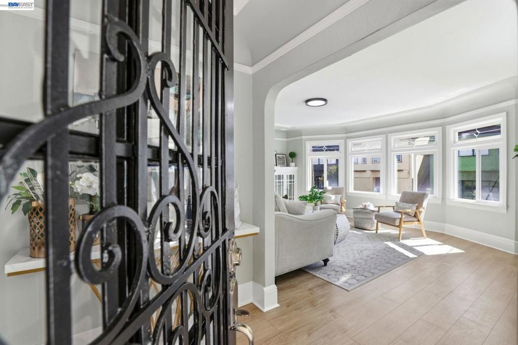 Image 3 of property listing at 146 Winchester St, Daly City, CA 94014