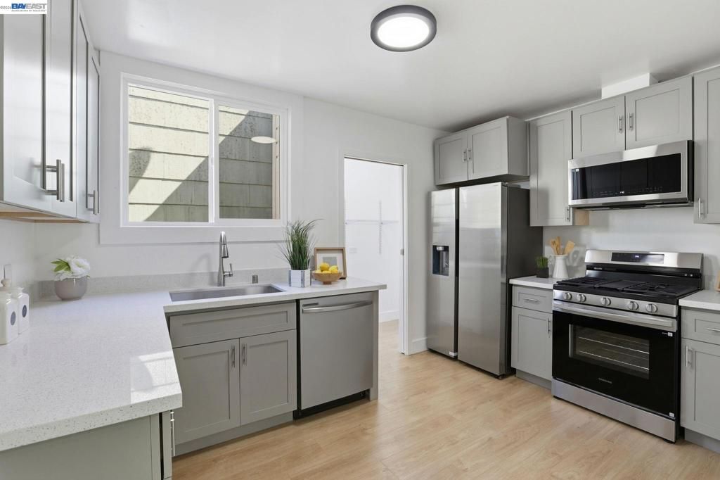 Image 8 of property listing at 146 Winchester St, Daly City, CA 94014