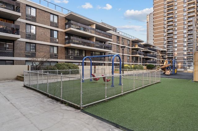 333 Pearl St Apt 7G, New York City, NY 10038