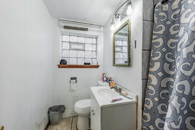 5507 W Diversey Avenue, Chicago, IL 60639