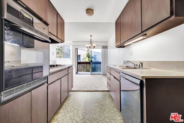 6050 Canterbury Drive E313, Culver City, CA 90230