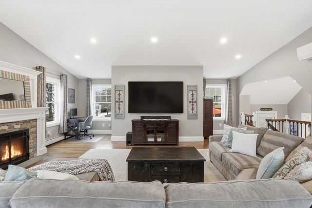 206 Russell St, Woburn, MA 01801