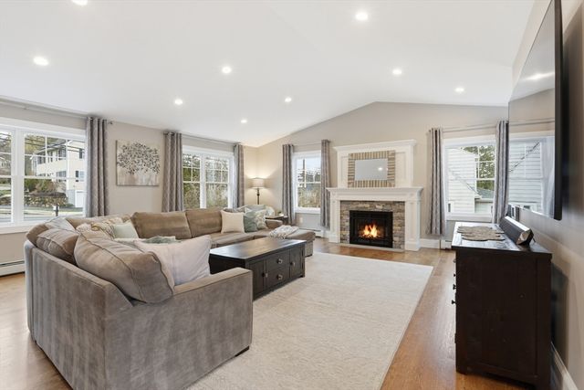 206 Russell St, Woburn, MA 01801