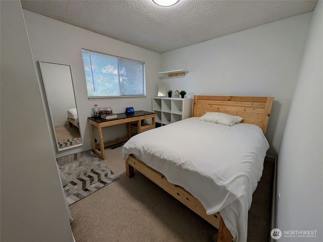 936 N 101 Street, Seattle, WA 98133