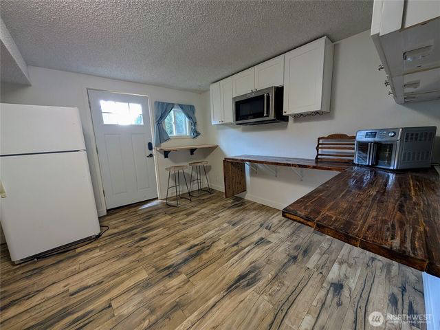 936 N 101 Street, Seattle, WA 98133