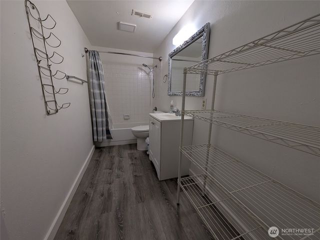 936 N 101 Street, Seattle, WA 98133