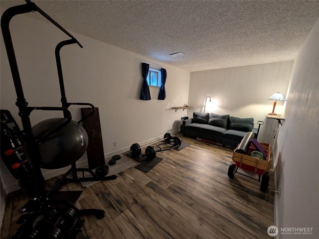 936 N 101 Street, Seattle, WA 98133