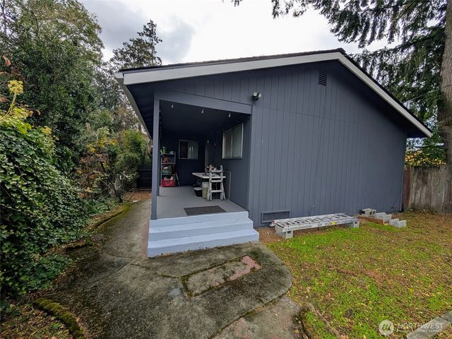 936 N 101 Street, Seattle, WA 98133