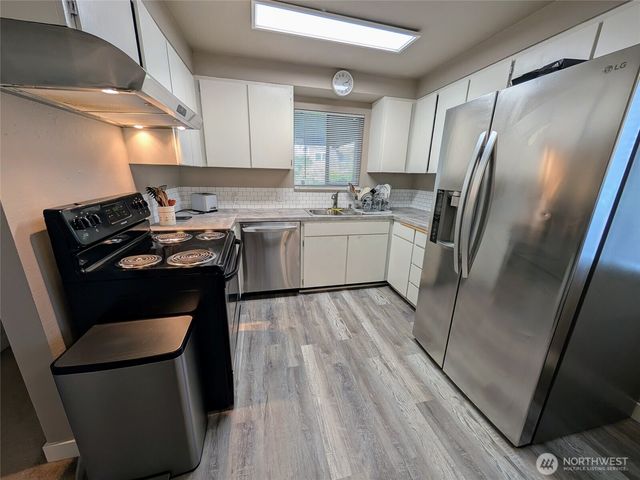 936 N 101 Street, Seattle, WA 98133