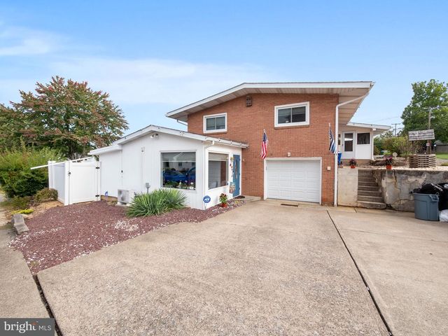 137 E HARRISON ST, Emmaus, PA 18049