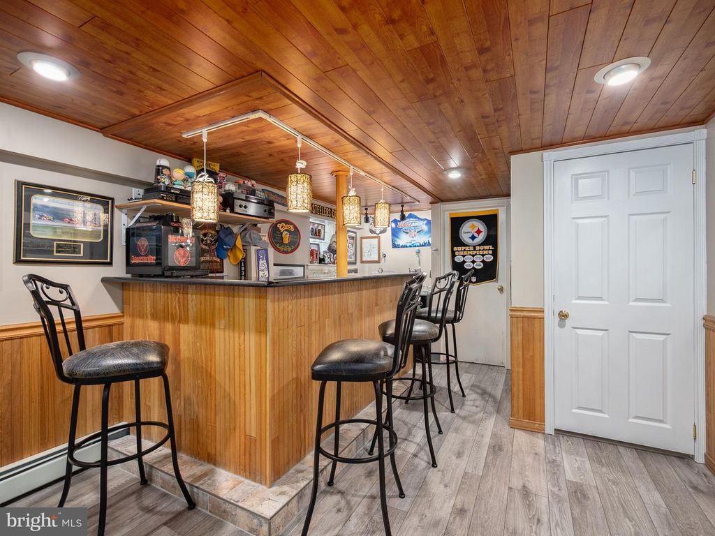 137 E HARRISON ST, Emmaus, PA 18049