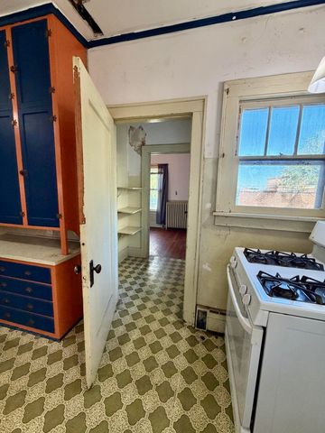 110 BLUFF Street, Council Bluffs, IA 51503