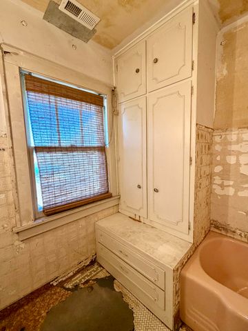 110 BLUFF Street, Council Bluffs, IA 51503