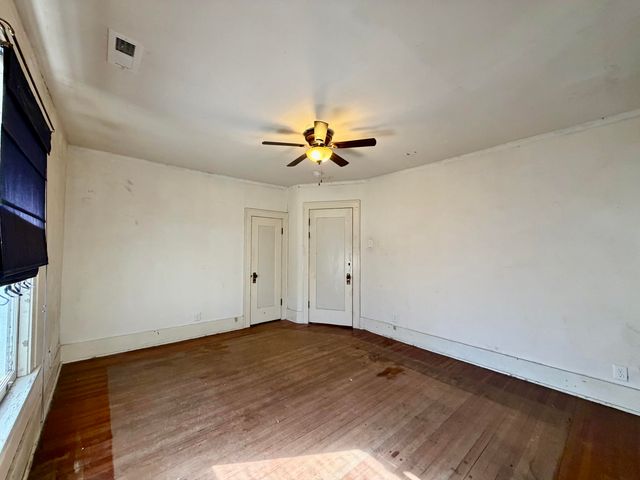 110 BLUFF Street, Council Bluffs, IA 51503