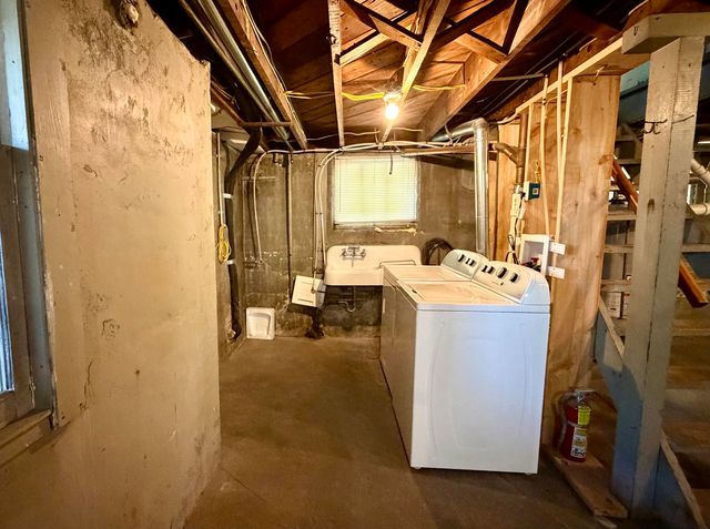 110 BLUFF Street, Council Bluffs, IA 51503