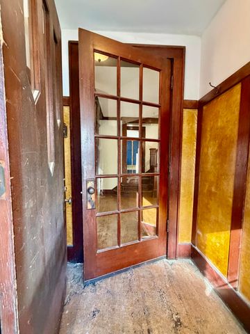 110 BLUFF Street, Council Bluffs, IA 51503