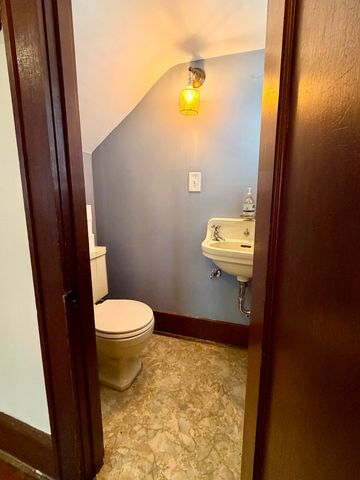 110 BLUFF Street, Council Bluffs, IA 51503