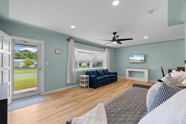 7690 91ST STREET, Seminole, FL 33777