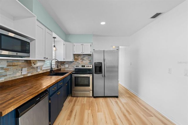 7690 91ST STREET, Seminole, FL 33777