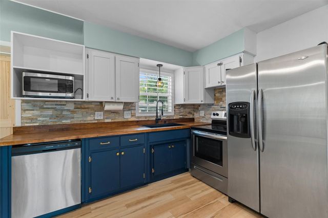 7690 91ST STREET, Seminole, FL 33777
