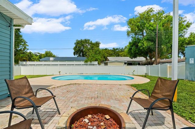 7690 91ST STREET, Seminole, FL 33777