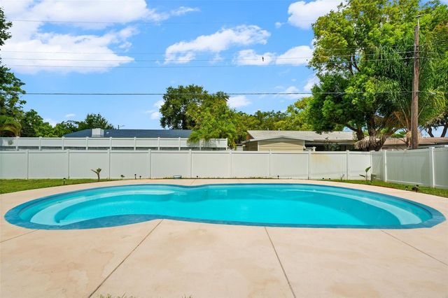 7690 91ST STREET, Seminole, FL 33777
