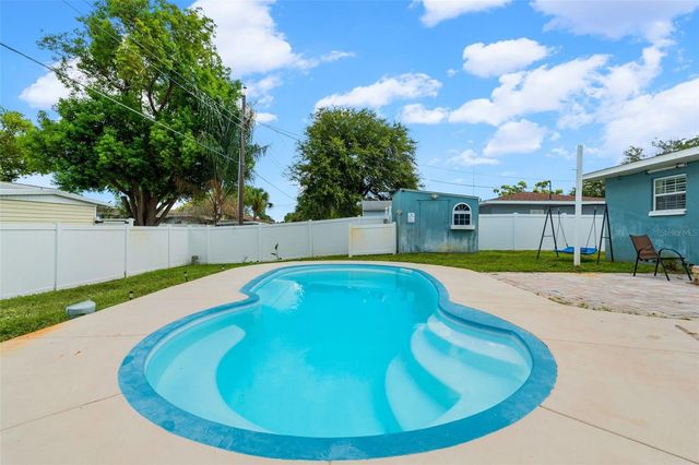 7690 91ST STREET, Seminole, FL 33777
