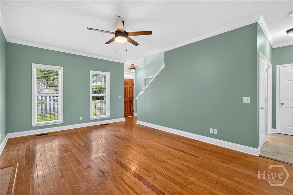 Image 10 of property listing at 19 Cottage Court, Richmond Hill, GA 31324