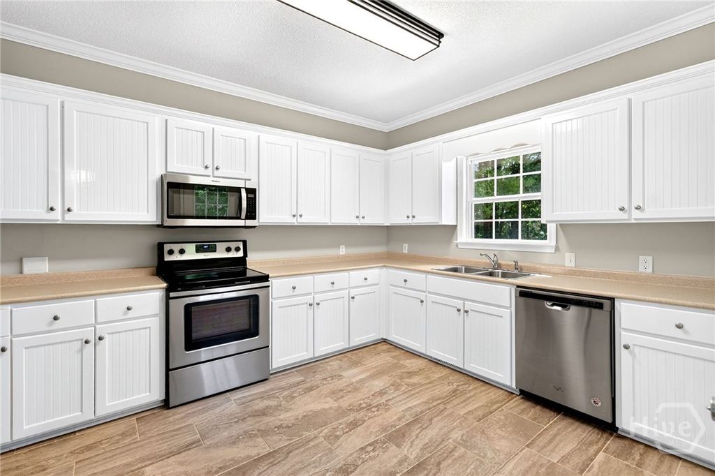 Image 14 of property listing at 19 Cottage Court, Richmond Hill, GA 31324