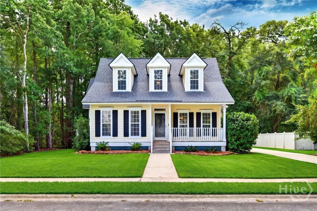 Image 2 of property listing at 19 Cottage Court, Richmond Hill, GA 31324