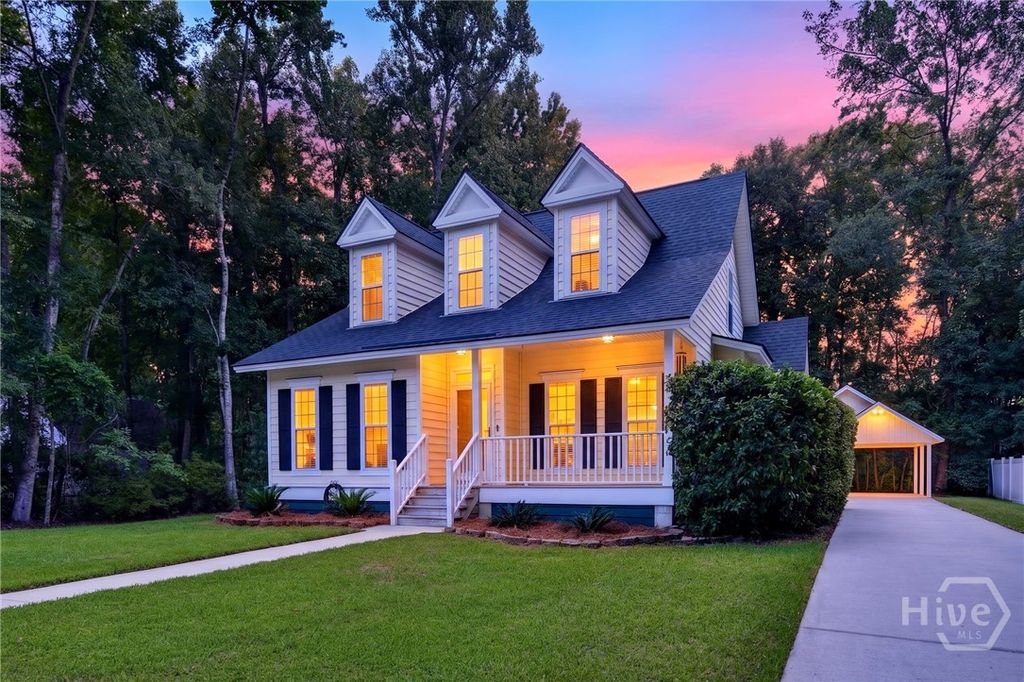 Image 3 of property listing at 19 Cottage Court, Richmond Hill, GA 31324