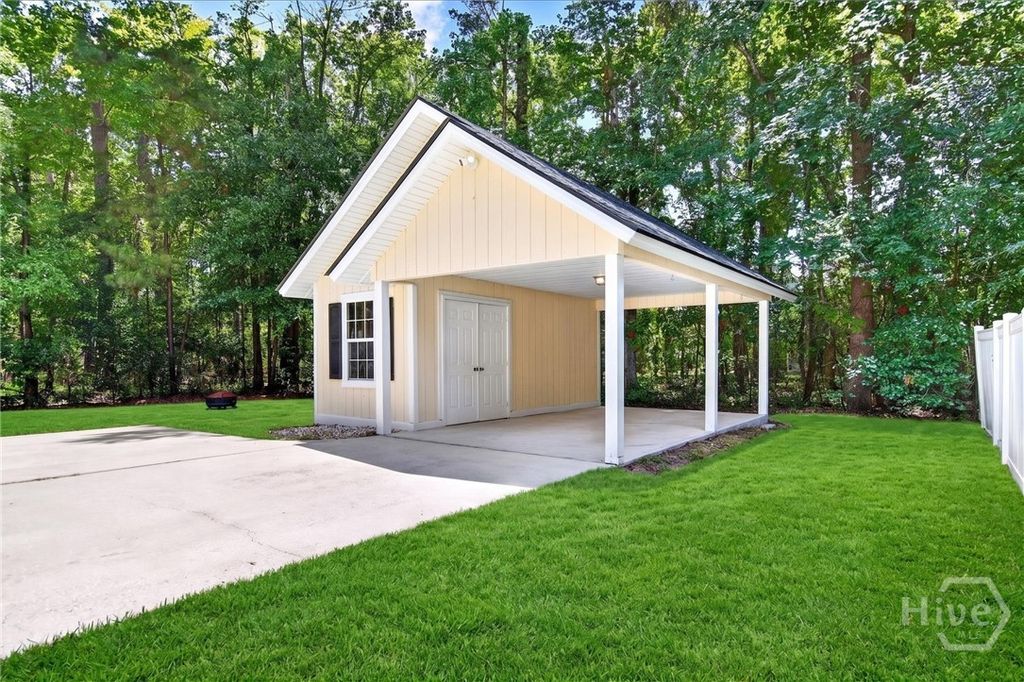 Image 38 of property listing at 19 Cottage Court, Richmond Hill, GA 31324